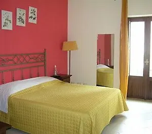 pousada-noir.sicilyhotelsitaly.net/